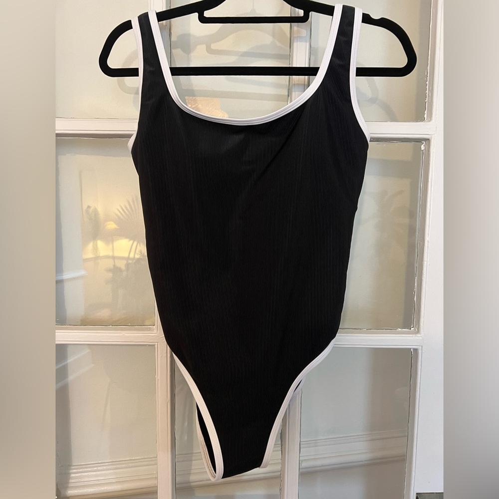 NEW Lain Snow LainSnow Ocean Isle Women's One Piece | Black Large